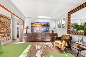 Walk To Historic Lahaina Town-Vintage 2 Bdrm Home